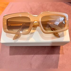 DEZI Read the Room in Honey Maple